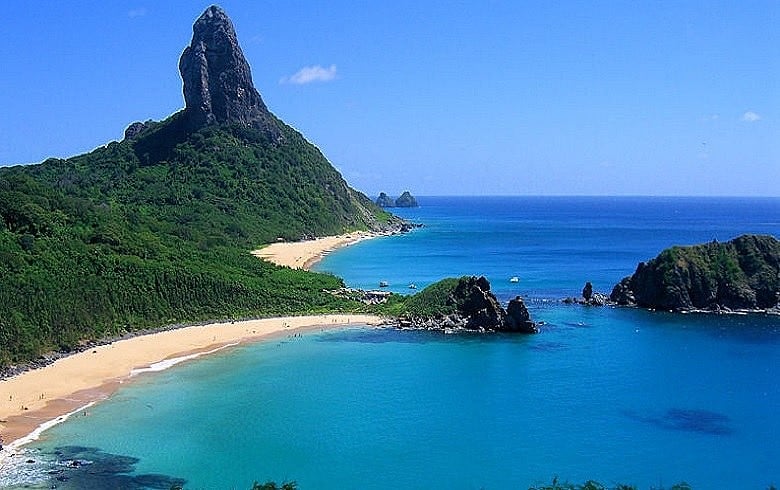Imagem da praia de Fernando de Noronha